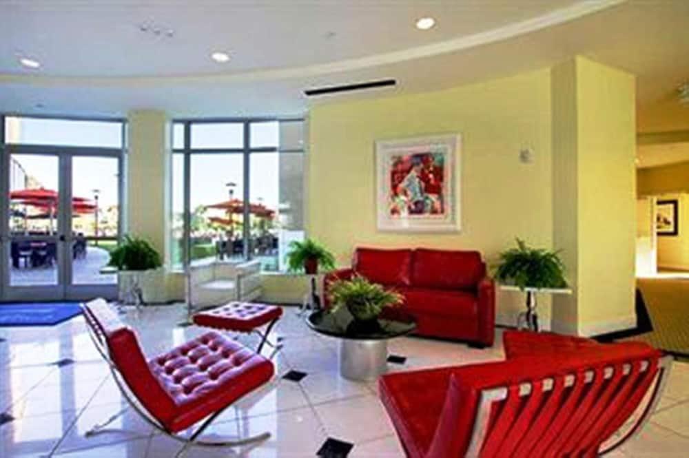 Hotel Plaza Waterfront 3*